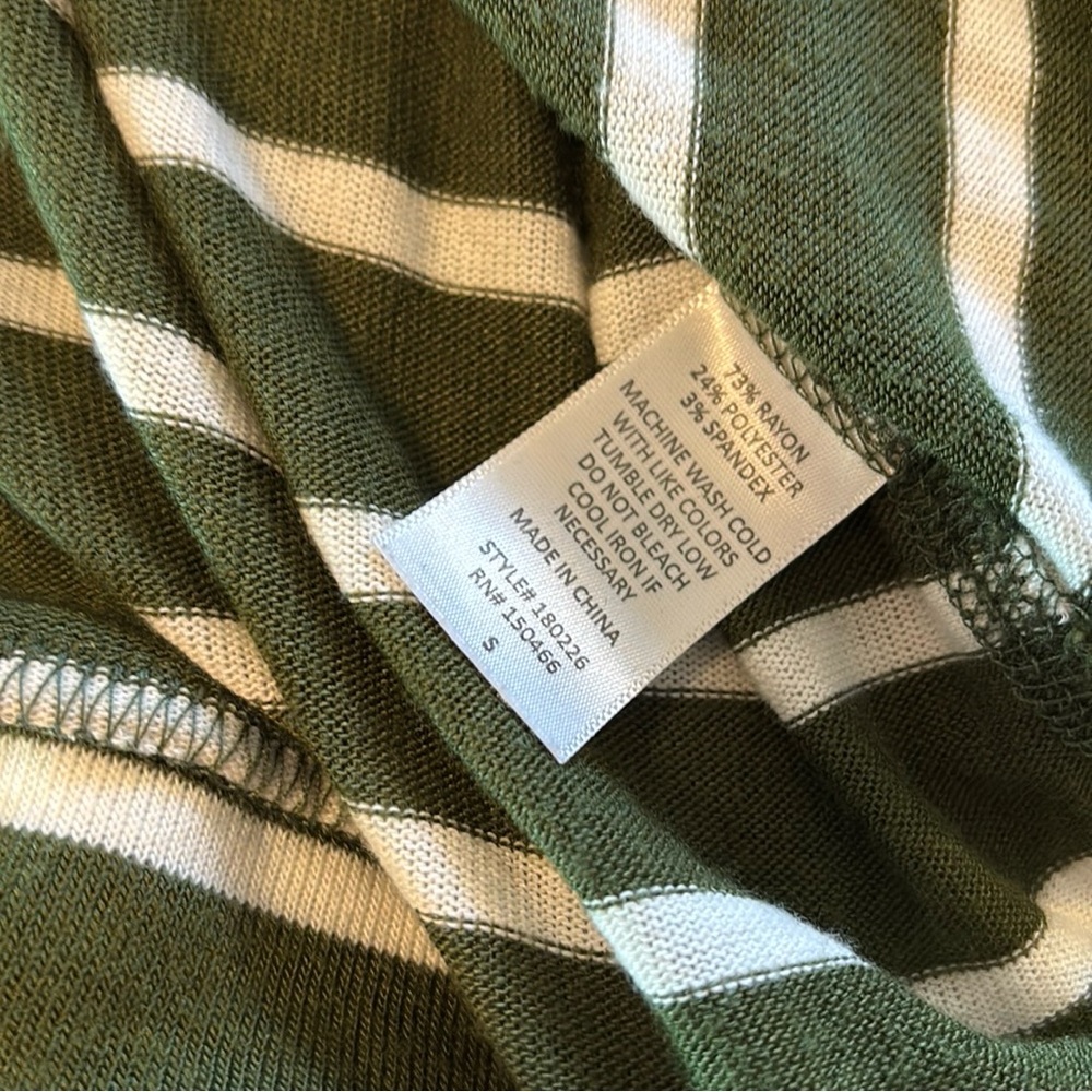 Must bundle shirt size small - Picture 6 of 6